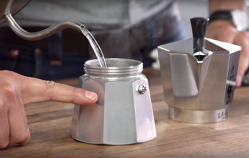 How to Make Moka Pot Coffee & Espresso - The BEST Way (Tutorial) 